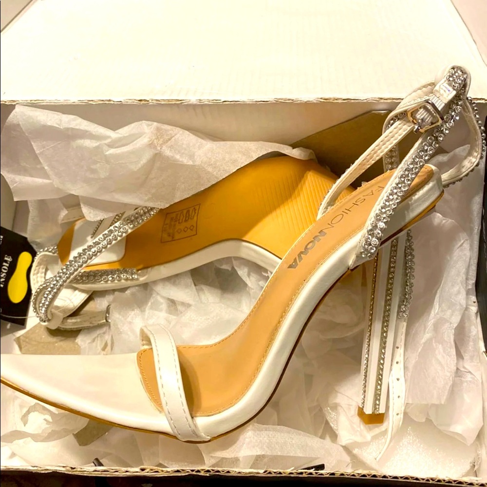Fashion Nova heel